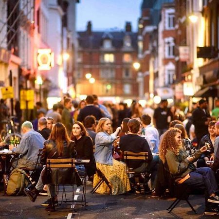 Explore London From The Heart Of Soho エクステリア 写真